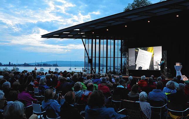Die rund 300 Zuschauerinnen und Zuschauer hatten beim Auftritt von Joab Nist mit seinem Programm „Notes of Berlin – Aus Liebe zum ...