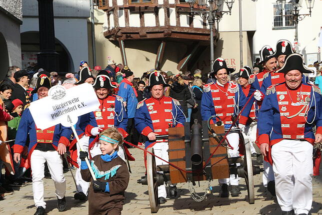 Bild 17: So schön war der Fasnetsmäntig-Umzug in Pfullendorf (4)