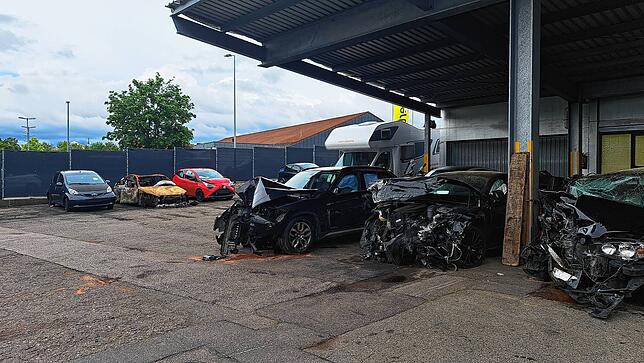 Wer auf dem Hof des Abschleppdienst nach seinem falsch geparkten Auto sucht, ist Fehl am Platz. Hier landen lediglich die Unfall- und ...