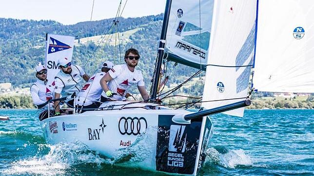 Die Crew des SMC Überlingen landete in der Segel-Bundesliga auf Platz drei. Unser Bild zeigt (von links) Steffen Heßberger und Dominik ...
