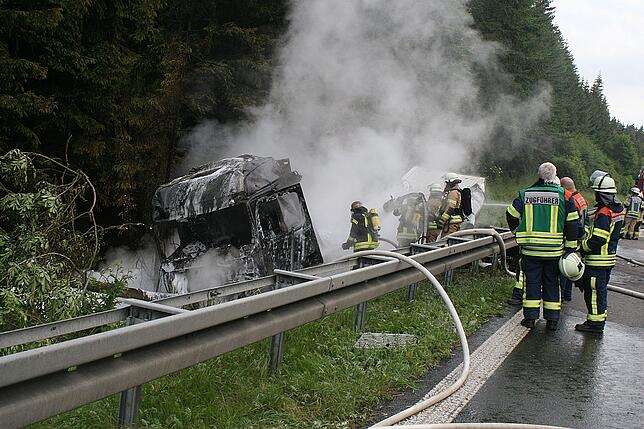 Bild 1: A81-Gaffer bleibt straffrei, obwohl er Unfallbild in sozialen Medien veröffentlicht