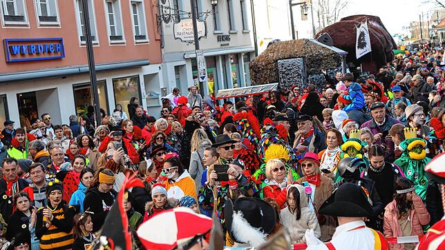 Bild 16: Jetzt geht&lsquo;s um die Wurst! Bilder vom Kaiserbrunnen am Rosenmontag