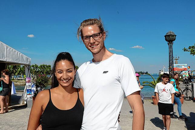Bild 23: Auf dem See sind die Schiffe unterwegs, im Konstanzer Hafen die Besucher der Bodenseewoche
