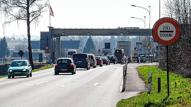 Grenzgänger sollten laut Gesundheitsminister Jens Spahn durch einfache und bekannte Verhaltensweisen das Risiko reduzieren.