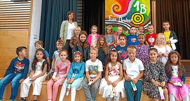 24 Jungen und Mädchen wurden in die Klasse 1b der Grundschule Erzingen eingeschult. Klassenlehrerin ist Lorella Dreher.