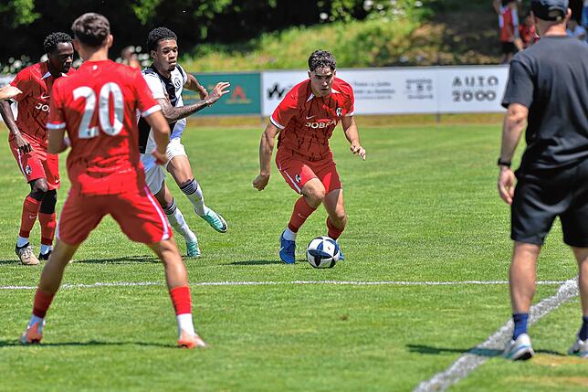 Bild 32: SC Freiburg II gewinnt Test beim FC Erzingen gegen den FC Zürich II mit 6:3 – wir haben Fotos!