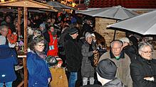 Schöne Stimmung war am Wochenende wieder beim traditionellen Markdorfer Weihnachtsmarkt mit Budenzauber und Livemusik im adventlich ...