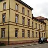 Im Amtsgericht Sigmaringen wurde eine Frau wegen Sozialbetrugs verurteilt, durch den sie unrechtmäßig Leistungen erhielt.
