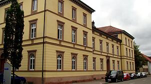 Im Amtsgericht Sigmaringen wurde eine Frau wegen Sozialbetrugs verurteilt, durch den sie unrechtmäßig Leistungen erhielt.