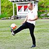 Immer (noch) am Ball: Seit fast 30 Jahren hält Alexander Rindt (34) dem Bezirksligisten FC Rot-Weiß Weilheim die Treue, als Spieler und ...