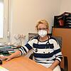Mit Stethoskop und Computer: Die Singener Allgemeinärztin Birgit Kloos in ihrer Praxis. Am Mittwoch, 19. Oktober, schließen mehrere ...