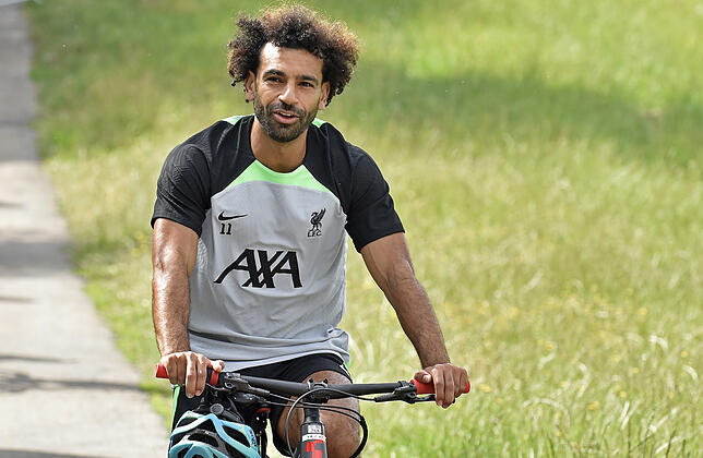 Üppige Haartracht hilft bei einem Sturz auch nur wenig: Liverpool-Superstar Mohammed Salah.