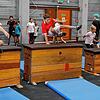 Mutig! Viele Teilnehmer des Parkour-Sommercamps von Team Fox überspringen die Kästen zum ersten Mal in ihrem Leben. Andere trainieren ...