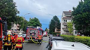 Am Montagnachmittag rückte die Singener Feuerwehr in die Nordstadt aus, um einen Balkonbrand in einem Mehrfamilienhaus in der ...