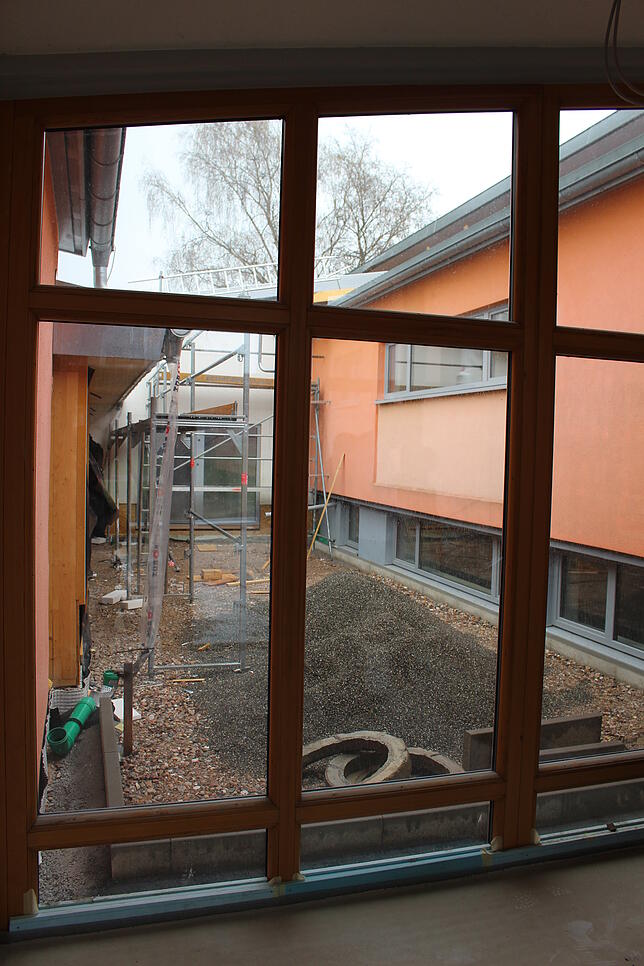 Viele Licht: Inmitten des Gebäudes befindet sich ein Innenhof als Spielfläche.
