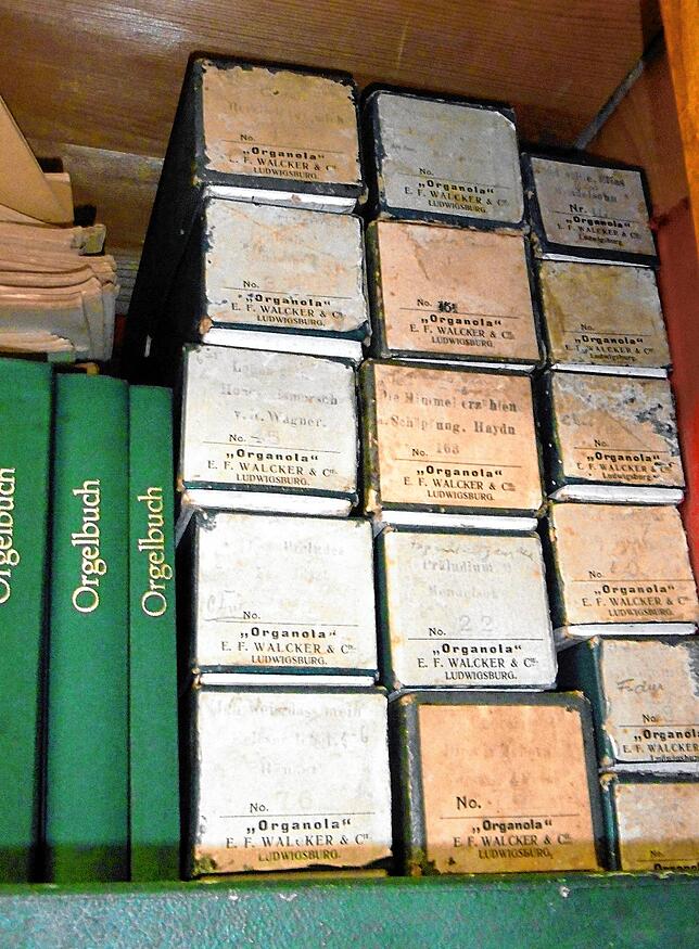 Zu neuem Leben erweckt: Blick in einen Archivschrank der evangelischen Christusgemeinde Tiengen, in der bis vor Kurzem noch ...