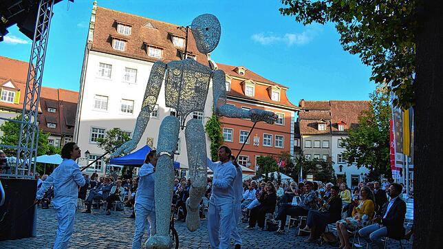 Die Dundu-Puppenspieler waren während der ganzen Denkmalnacht in Meersburg unterwegs und umrahmten bereits die Eröffnung auf dem ...