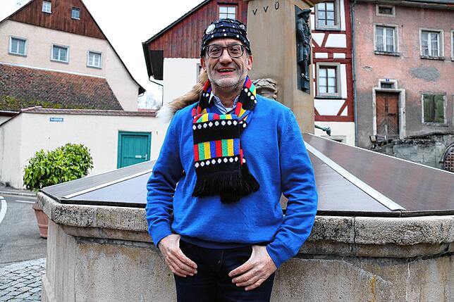 Hänselevater Uwe Wolfensperger am Hänselebrunnen.