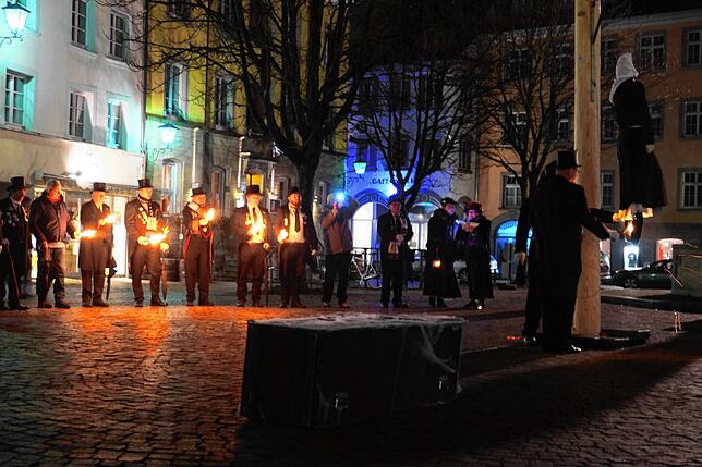 Ein Bild von der Fasnetbeerdigung im Jahr 2017. Dieses Jahr findet erstmals ein Ausschnellen statt, bevor die Fasnet um 22 Uhr offiziell ...