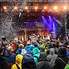 Beim Seefestival 2024 in Radolfzell regnete es, gute Laune herrschte trotzdem. Für 2025 hoffen die Veranstalter auf besseres Wetter.