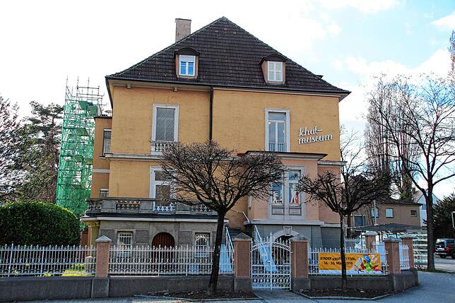Ein Baugerüst dient dem Schulmuseum seit zehn Jahren als provisorischer Fluchtweg.