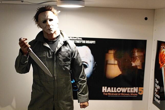 Mittlerweile gibt es 13 Filme aus der Halloween-Reihe rund um den Killer Michael Myers mit der weißen Maske.