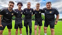 Neue Kräfte: Trainer Michael Hagmann (links) und Co-Trainer Oliver Neff (rechts) vom SV 08 Laufenburg freuen auf die Neuzugänge Muhammed ...