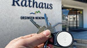Gegenwart und Zukunft: Noch werden alle Türen der öffentlichen Gebäude in Orsingen-Nenzingen mechanisch abgeschlossen. Jetzt soll in den ...