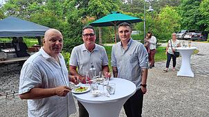 Bild : Glückliche und satte Gäste: Die erste Küchenparty im Schenkenberger Hof war ein kulinarischer Erfolg