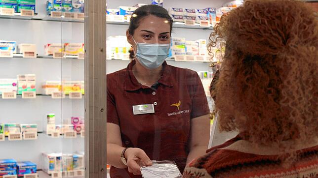 Seit Dienstag, 15. Dezember, gibt es auch in den Apotheken am Hochrhein und im Südschwarzwald kostenlose FFP2-Masken für Menschen über ...