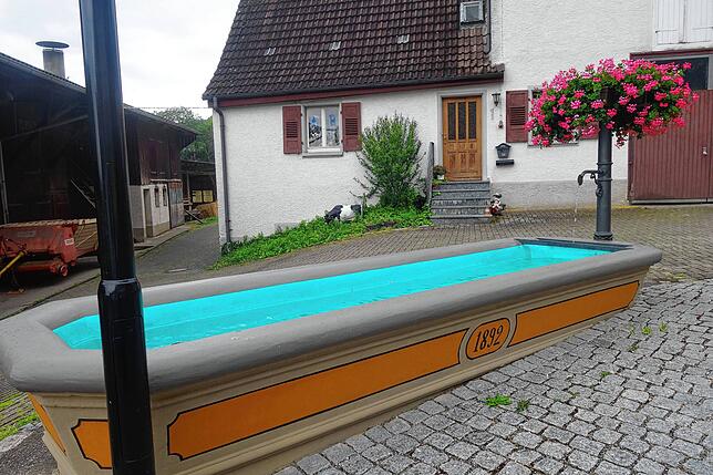 Während die Brunnen in der Altstadt noch relativ jung sind, finden sich in den Ortsteilen historische Brunnentröge, die Stück für Stück ...
