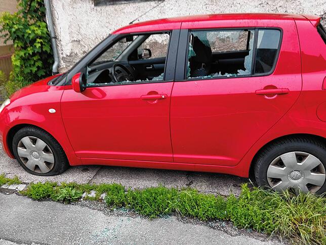 In den vergangenen zwei Jahren wurden bereits zwei Autos vom Ehepaar Stana vollkommen zerstört und mehrfach Reifen zerstochen. Das ...