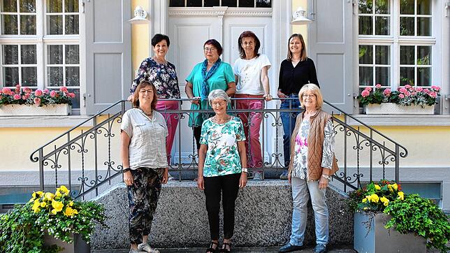 Manuela Eder, Gerlinde Schonhardt, Gabriele Birlin-Pflüger, Ulrike Maunz (hinten von links), Christel Mohr, Monika Schwarz und Gabriele ...