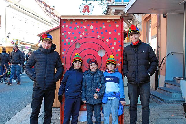 Die Junglaufnarren Jonas Burgbacher, Mattia Lovecchio, Philipp Keil, Elia Lovecchio und Finn Fahner (von links) waren mit Dosenwerfen, ...