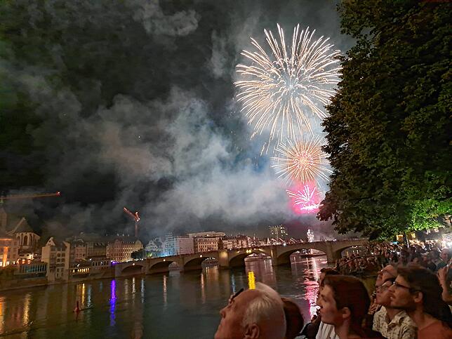 Bild 38: Basel lässt es krachen! Die schönsten Bilder des Feuerwerks am Rhein