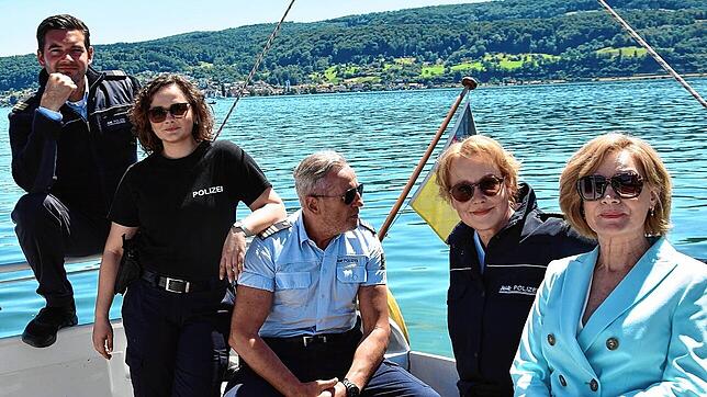 Die Schauspieler von links Max König, Wendy Güntensperger, Tim Wilde, Floriane Daniel und Marion Mitterhammer bei den Dreharbeiten zur ...