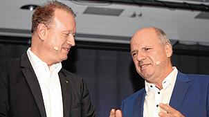 Jan Zeitler und Martin Hahn im Duell: Gemeinsam sollten sie vor dem Publikum ein Zielbild für das Jahr 2030 in Überlingen formulieren. ...