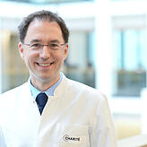 Klinikleiter der Medizinischen Klinik für Hepatologie und Gastroenterologie am Campus Charité Mitte Frank Tacke: „Bei einer ...