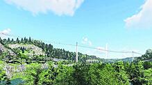 Eine Computeranimation zeigt, wie sich die geplante Hängebrücke für Fußgänger durch das Neckartal an Rottweil vorbei zum neuen ...