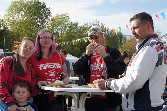 Für die Familien Heinrich, Wellmann und Schmutzler aus dem schweizerischen Aarbon Hauptwil war es der erste Streetfood-Markt. Sie haben ...