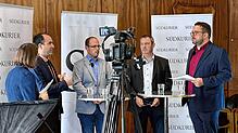 Hinter den Kulissen der Dreharbeiten für die Podiumsdiskussion zur Bürgermeisterwahl im Klettgau. Melanie Völk, Bürgermeister Ozan ...