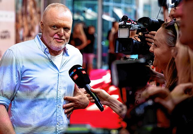 Stefan Raab im August in München bei der Weltpremiere des Films „Das Kanu des Manitu“. (Archivbild)