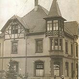 In der Scheffelstraße 22 befand sich bis zu seinem Abriss im Jahr 1974 das Gasthaus „Blume“. Albert Hertrich hatte die ...