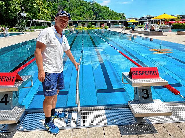 Seit 2019 ist Tristan Dultmeyer als Schwimmmeister im Höhenfreibad tätig. Um während der Corona-Pandemie die Abstände zu vergrößern, ...