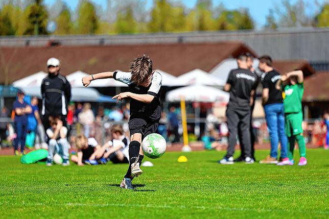 Bild 13: Kleine Kicker ganz groß! Unsere Bilder vom F-Jugendturnier des SC Bankholzen-Moos