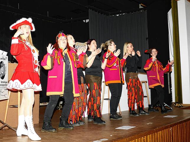 Bild 11: So bunt war der ‚Bär in der Bütt‘ in Bermatingen: Die besten Bilder vom traditionsreichen Event