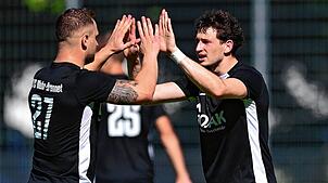 Pausenführung: Johannes Baumgartner (links, mit Kian Andree) hatte das 1:0 für die SG FC Wehr/Brennet beim FC Emmendingen erzielt. Die ...