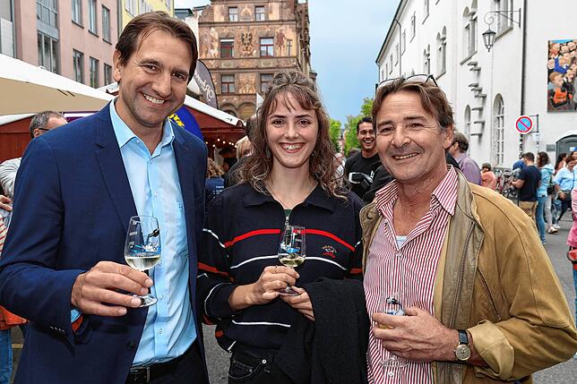 Bild 19: Beim Konstanzer Weinfest 2025 steigt schon am Eröffnungsabend die Stimmung - Die schönsten Bilder