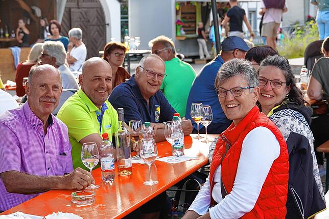 Bild 22: Dritter Tag vom Weinfest in Bermatingen: Auch am Sonntag waren zahlreiche Besucher vor Ort