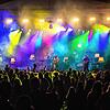 Beim Picknick-Konzert im Bodenseestadion Konstanz: Mehr als 2000 Besucher sind gekommen, um die Berliner Band Von Wegen Lisbeth zu ...